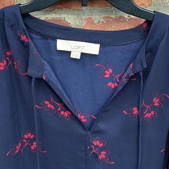 LOFT floral print cold shoulder. Long sleeve tie neck blouse - Picture 4 of 5